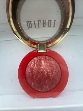 Milani Baked blush- 110 Cherry on Top 🍒 (RARE SHADE)